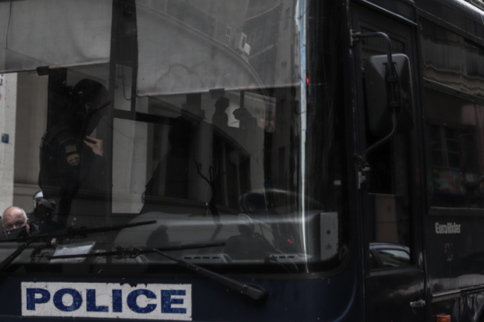 Συλλήψεις 3 φοιτητριών στις εστίες Ζωγράφου, συγκέντρωση στη ΓΑΔΑ